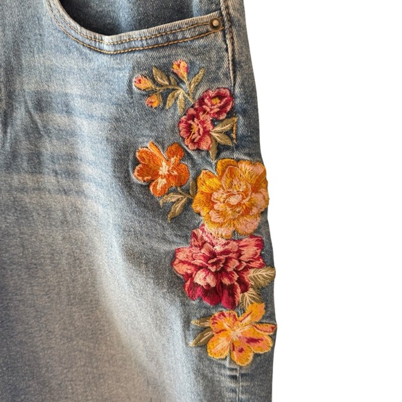 Driftwood - Bermuda Jean Shorts Floral Embroidered W14 L9 - Picture 4 of 8
